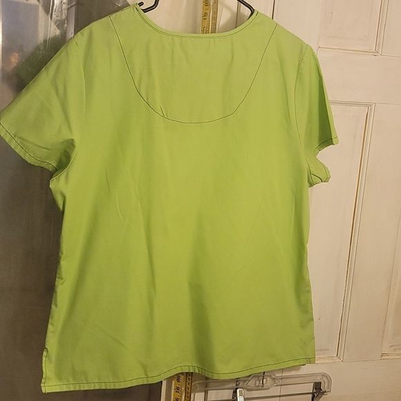SB Scrubs, Lg, Lime Green, 2 pocket scrub top. EXCELLENT CONDITION, - Picture 6 of 7